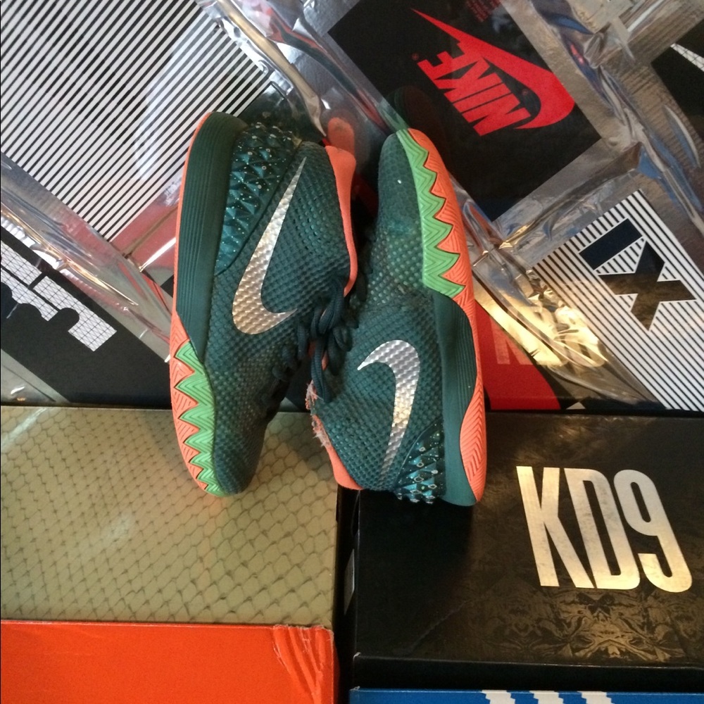 Kyrie 1